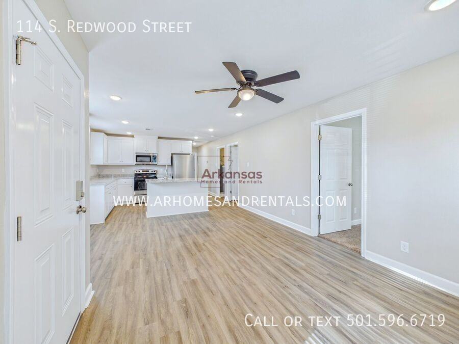 114 S Redwood St - Photo 3 of 15