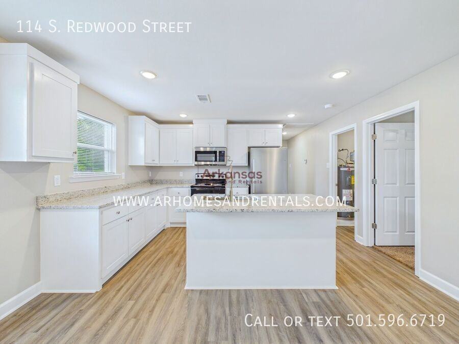 114 S Redwood St - Photo 4 of 15