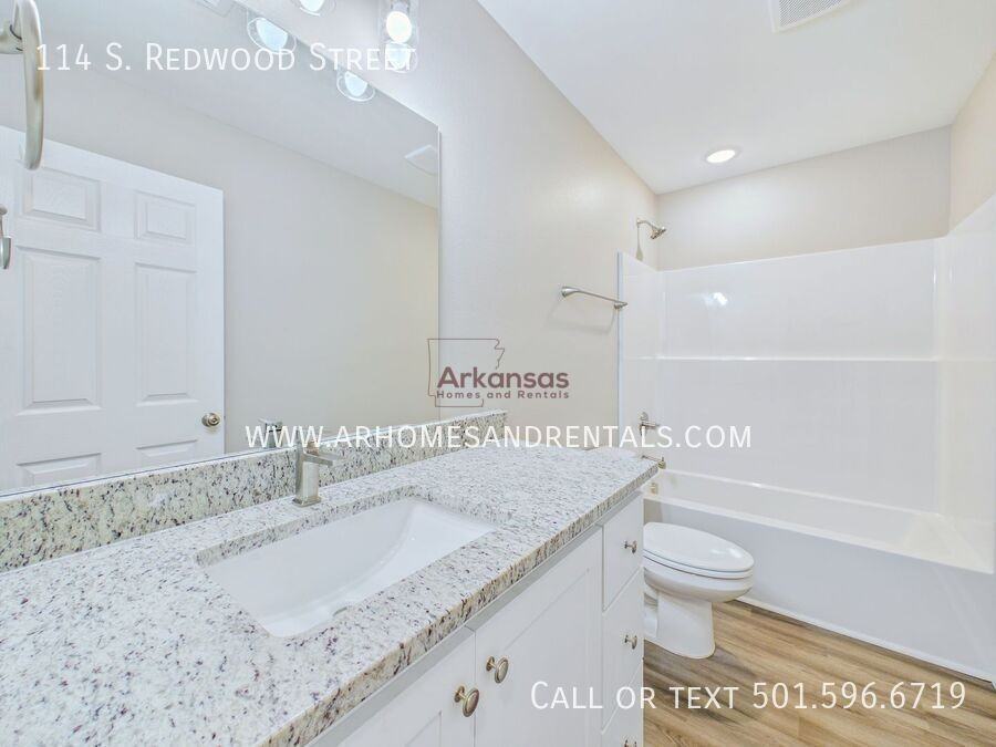 114 S Redwood St - Photo 6 of 15