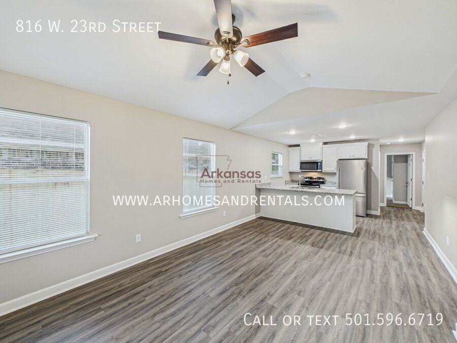 816 W 23rd St - Photo 3 of 13