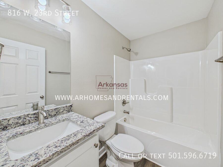 816 W 23rd St - Photo 5 of 13