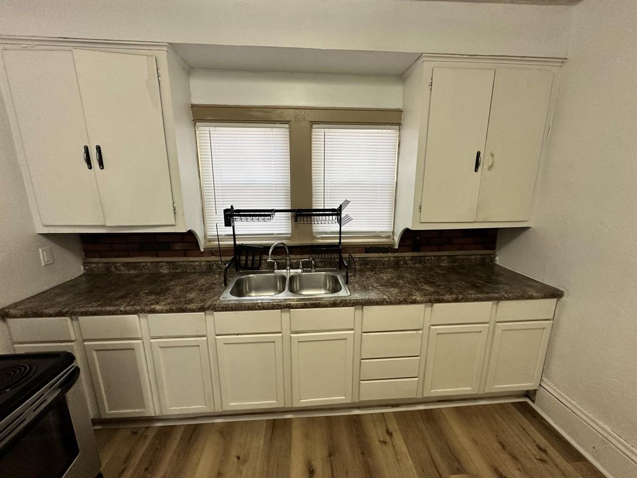 1404 S Main St - Photo 5 of 24