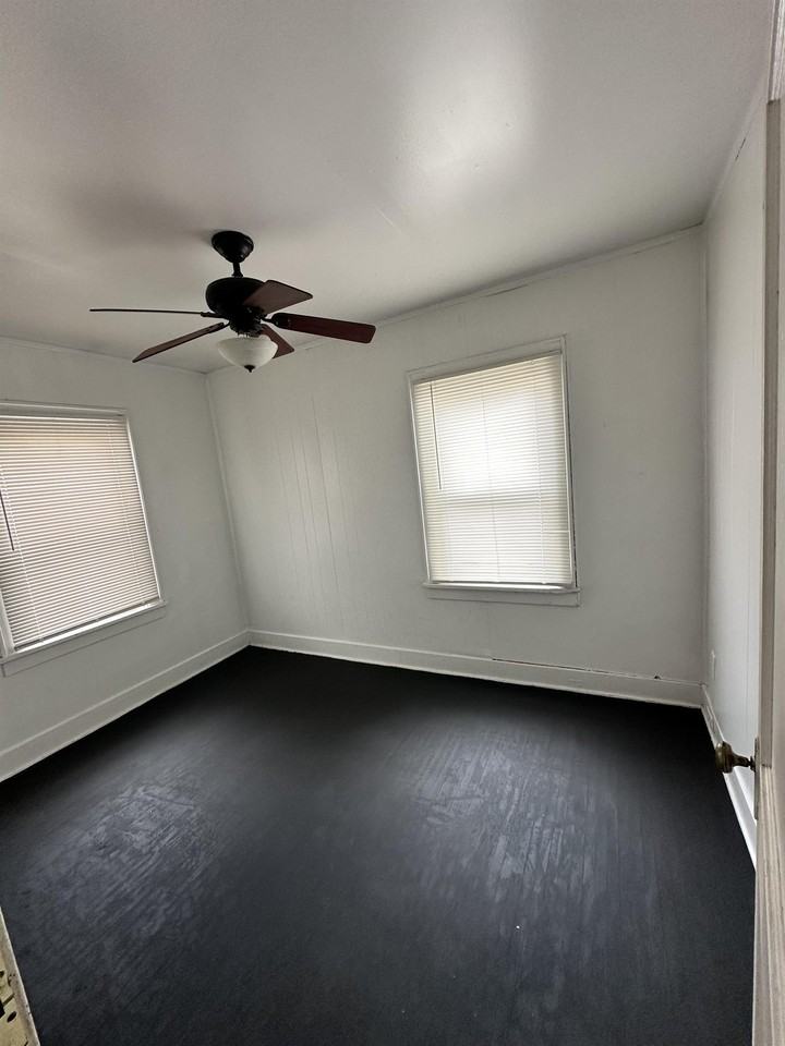 1404 S Main St - Photo 7 of 24