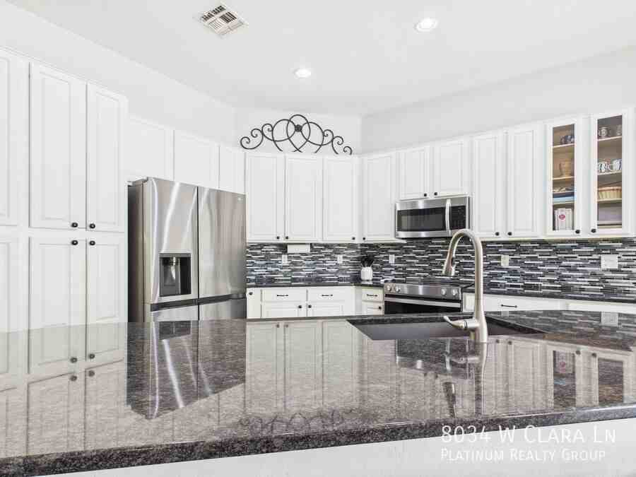 8034 W Clara Ln - Photo 2 of 30