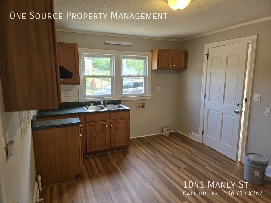 1041 Manly St - Photo 6 of 11