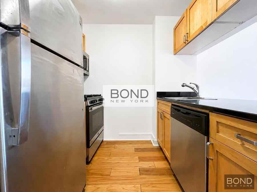 323 W 96th St #11 - Photo 2 of 7