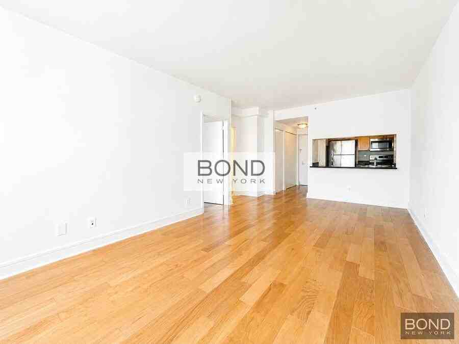 323 W 96th St #11 - Photo 4 of 7