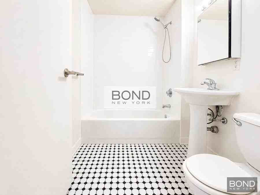 323 W 96th St #11 - Photo 7 of 7