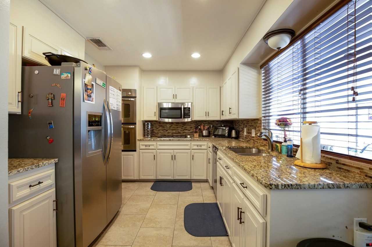 8801 Dawnridge Cir - Photo 7 of 22