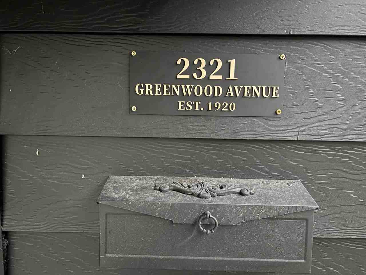 2321 Greenwood Ave - Photo 2 of 10