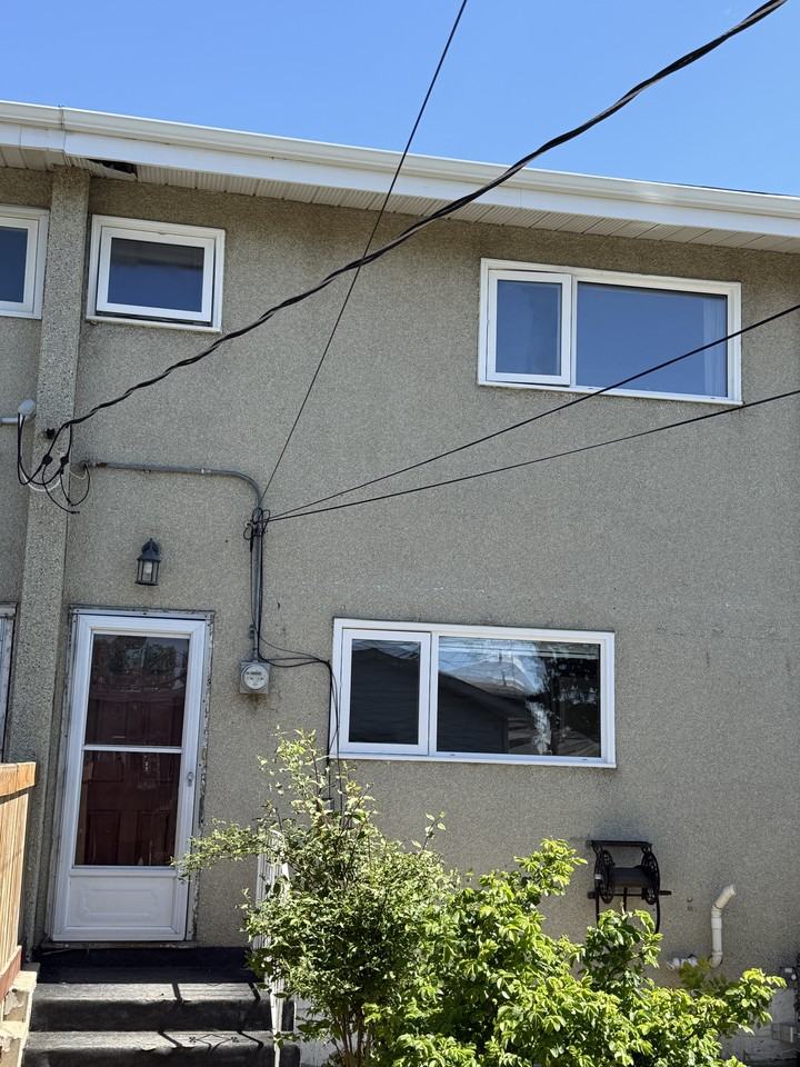 13206 83 Street Northwest - Photo 3 of 16