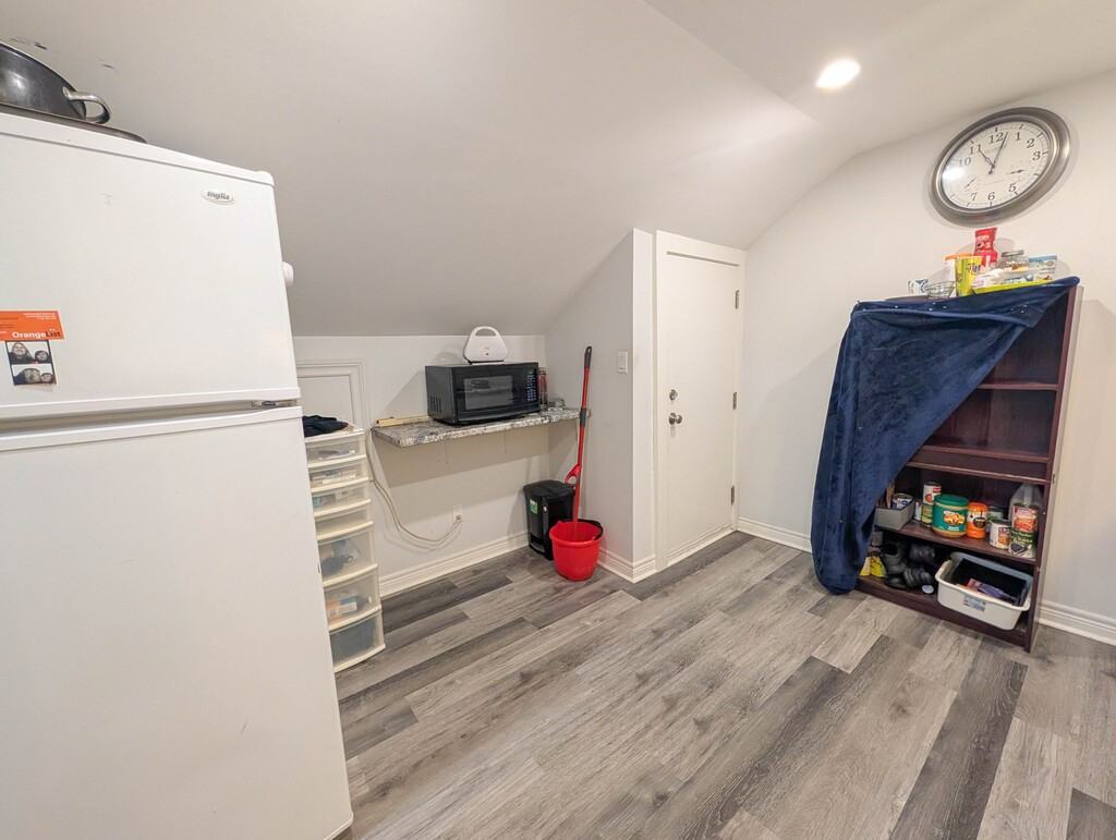 191 Burgar Street - 4 - Photo 2 of 11