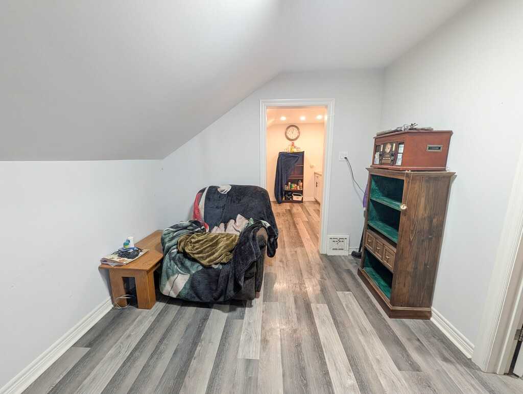 191 Burgar Street - 4 - Photo 4 of 11