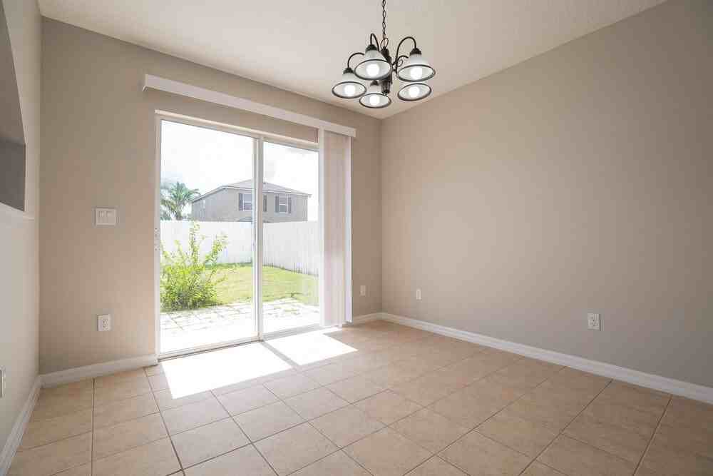 1725 Portcastle Cir - Photo 4 of 14