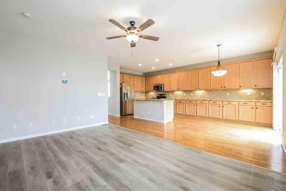 5647 S Buchanan St - Photo 5 of 17
