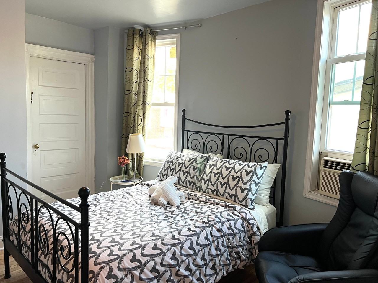 5023 Spruce St - Photo 5 of 17