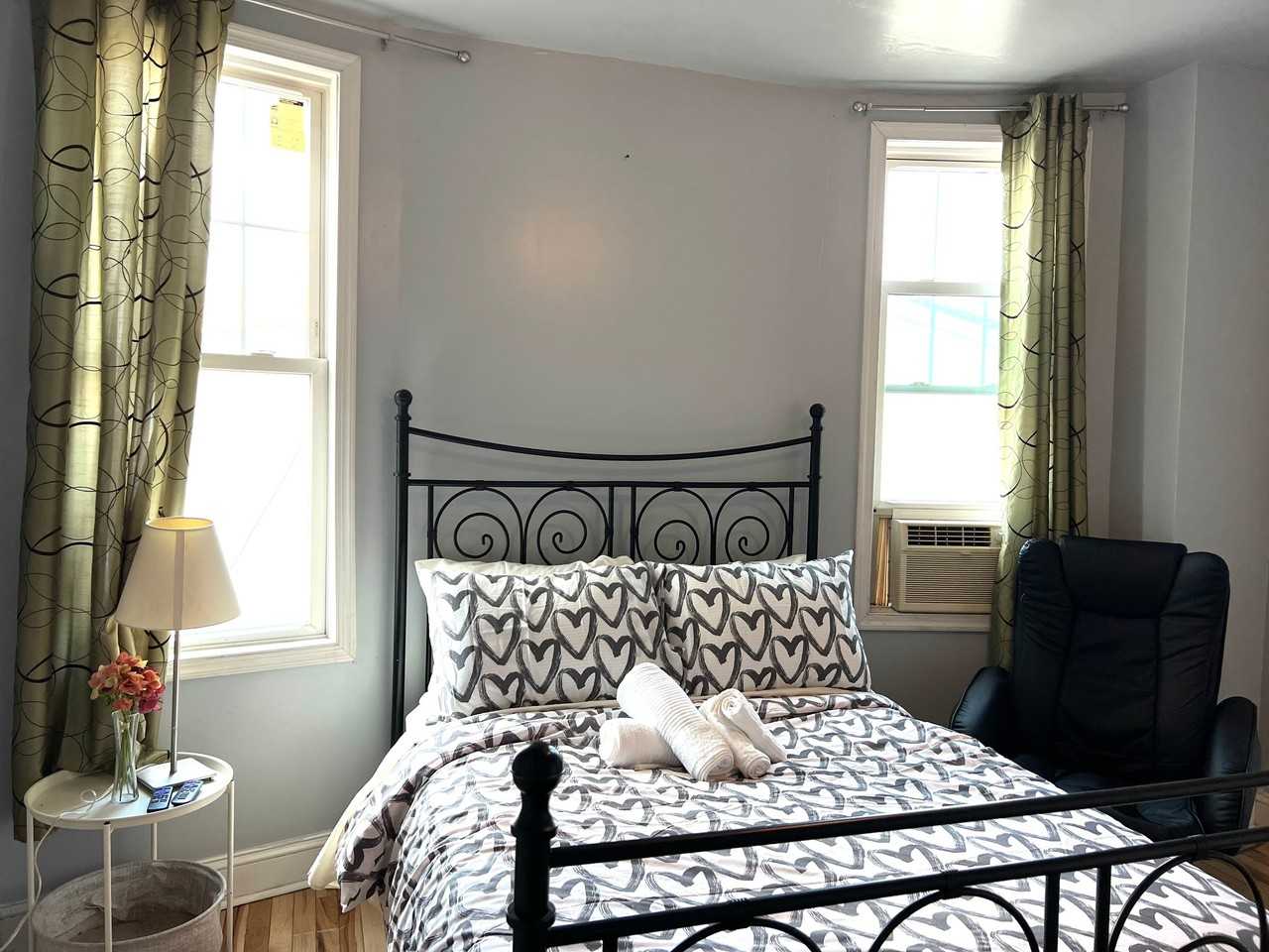 5023 Spruce St - Photo 6 of 17