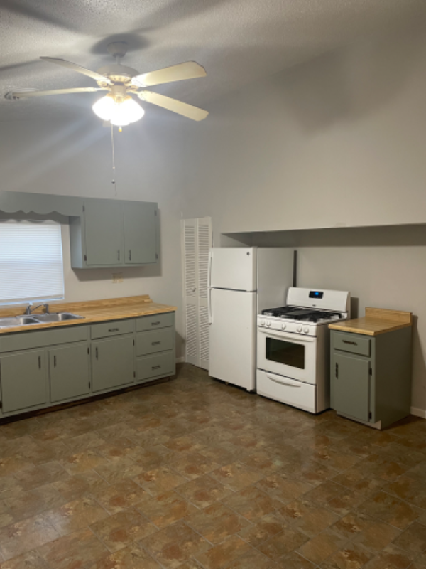 165 Midway Dr #D - Photo 2 of 12