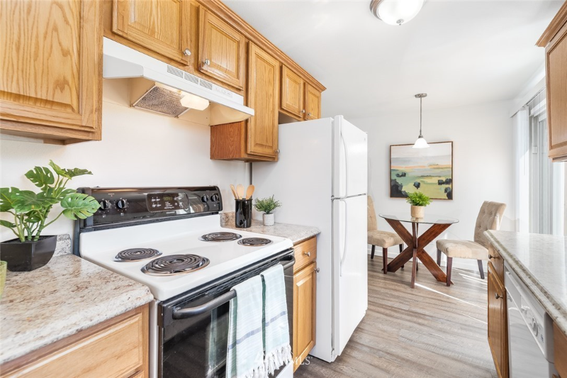 1744 Rainier Ave - Photo 6 of 23