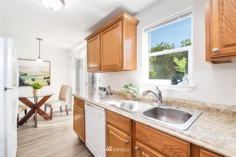 1744 Rainier Ave - Photo 7 of 23
