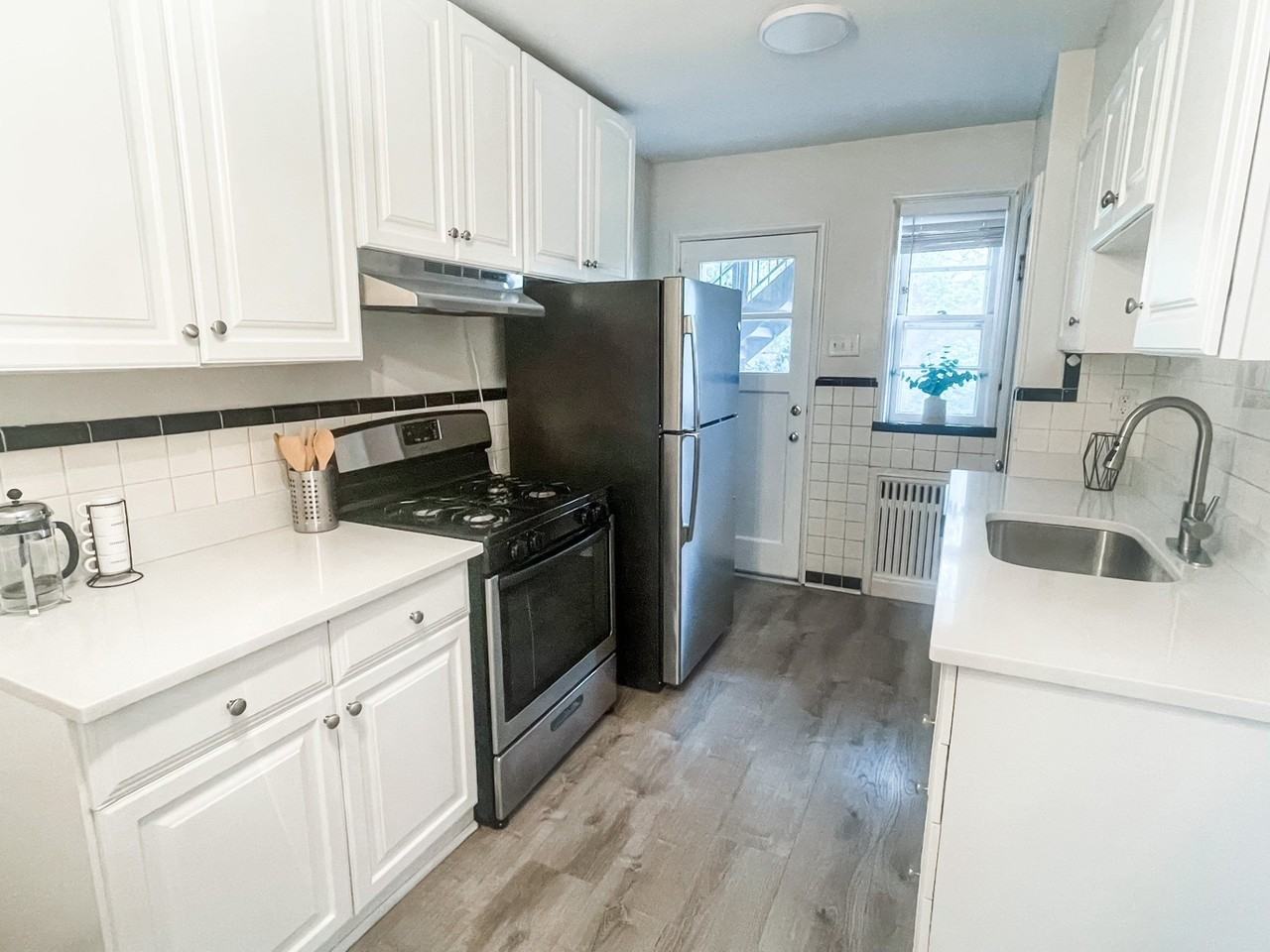 8150 Whitburn Dr - Photo 2 of 8