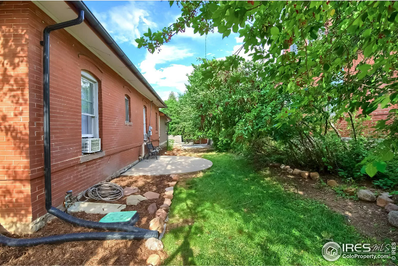 940 15th St - Photo 4 of 38
