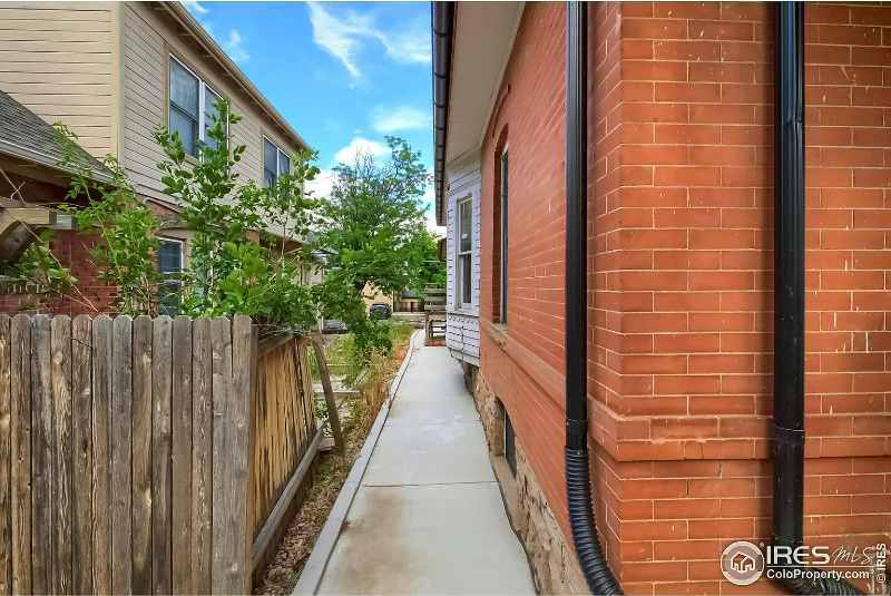 940 15th St - Photo 5 of 38