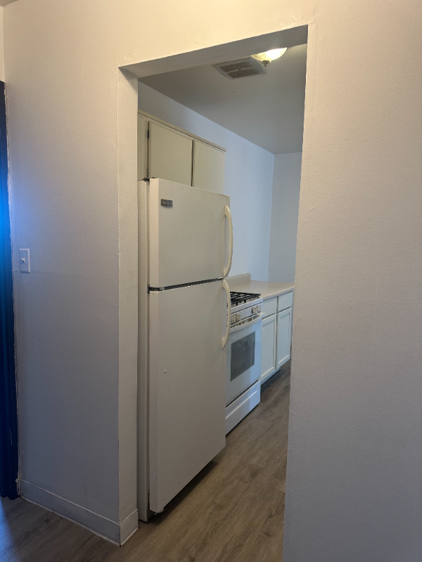 363 W Hawthorne Cir #5 - Photo 2 of 20