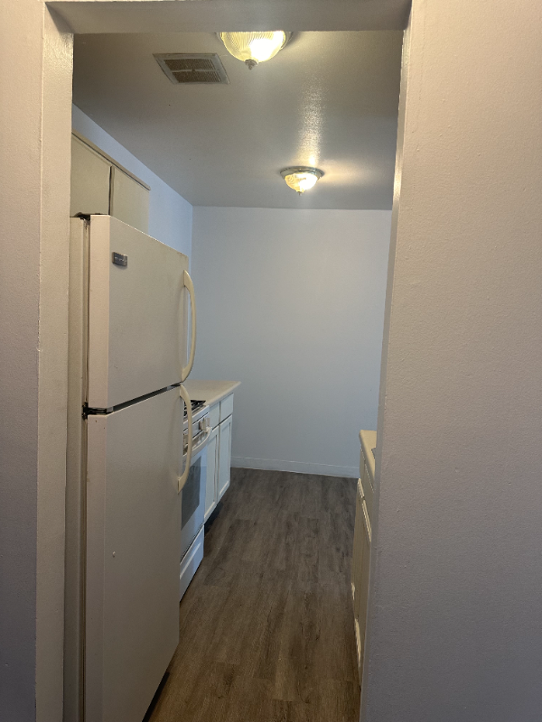 363 W Hawthorne Cir #5 - Photo 3 of 20