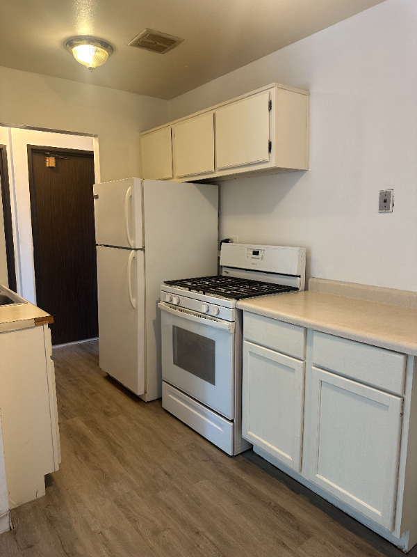 363 W Hawthorne Cir #5 - Photo 5 of 20