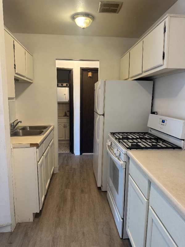 363 W Hawthorne Cir #5 - Photo 6 of 20
