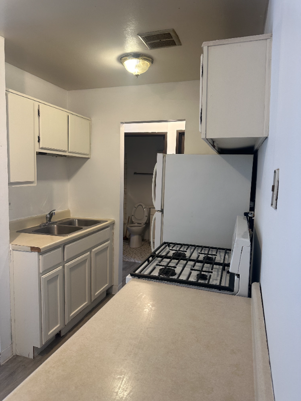 363 W Hawthorne Cir #5 - Photo 7 of 20
