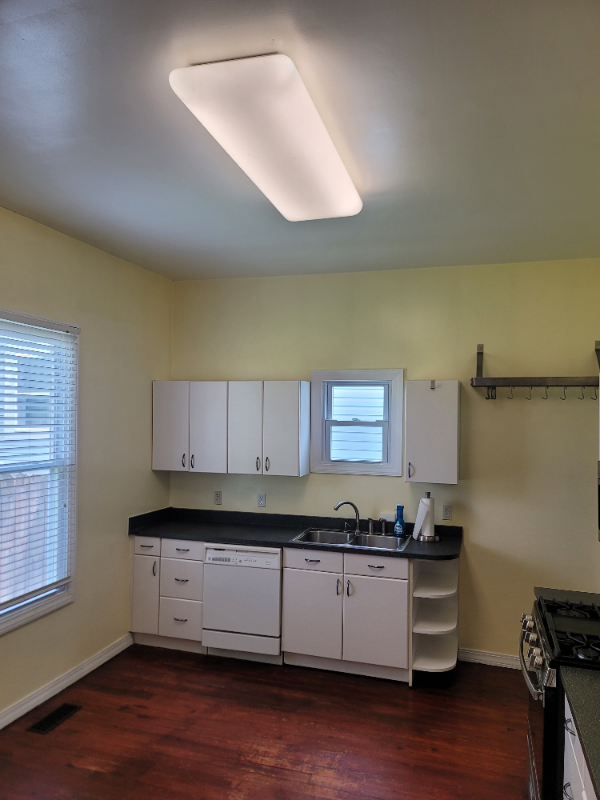 2201 Ekin Ave - Photo 6 of 8
