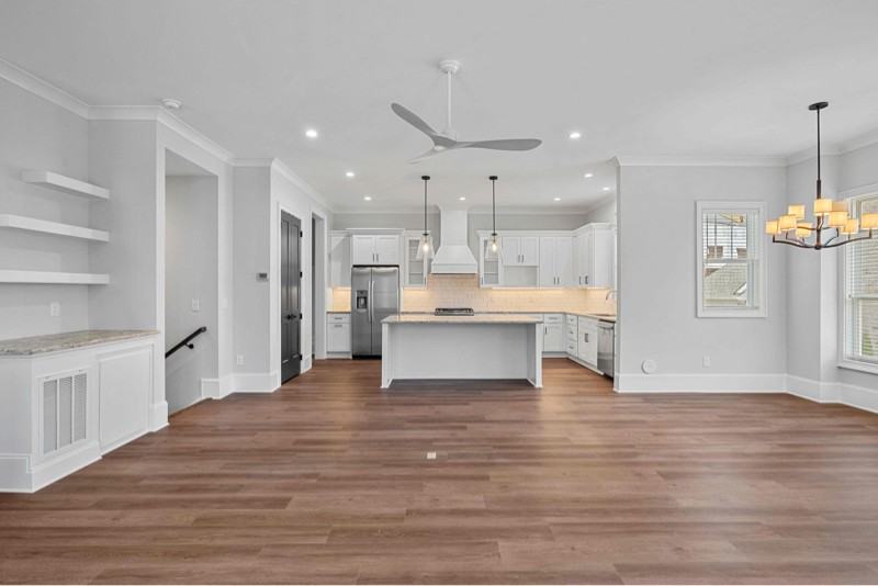 805 Naples Dr - Photo 6 of 35