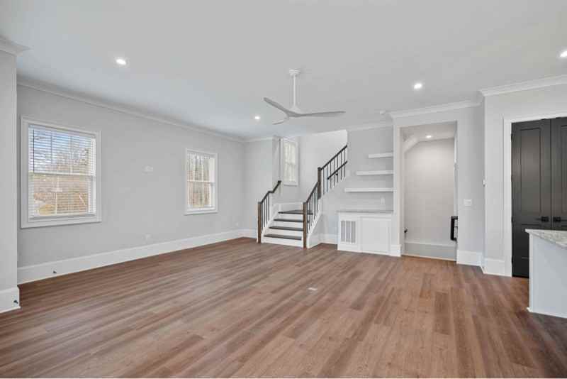 805 Naples Dr - Photo 7 of 35
