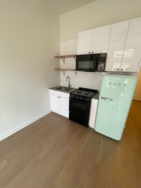 111 W Chicago Ave - Photo 4 of 12
