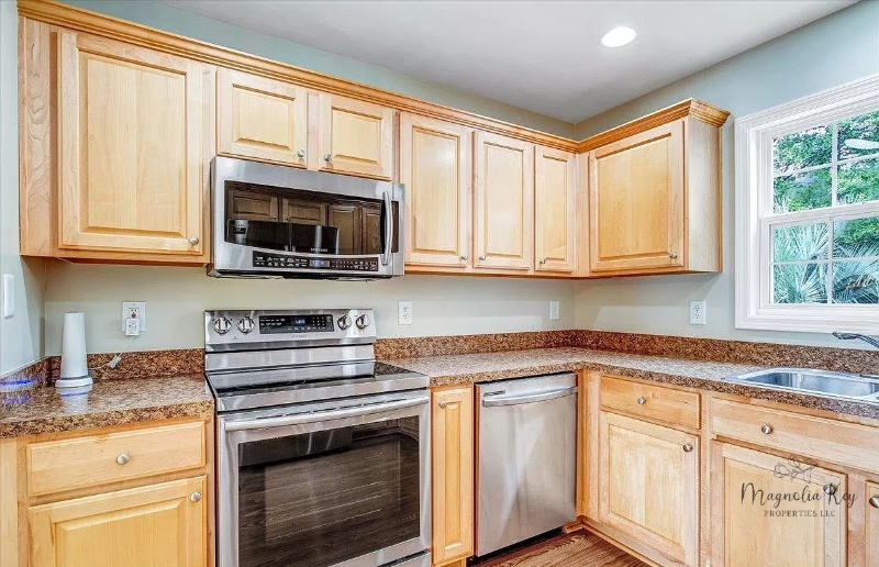 4553 Farm Lake Dr - Photo 5 of 24