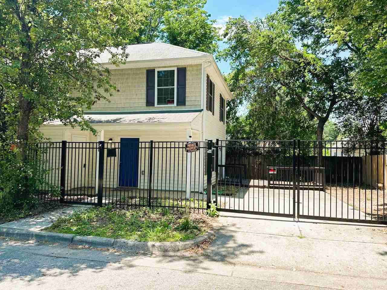 220 Bladen St - Photo 2 of 19