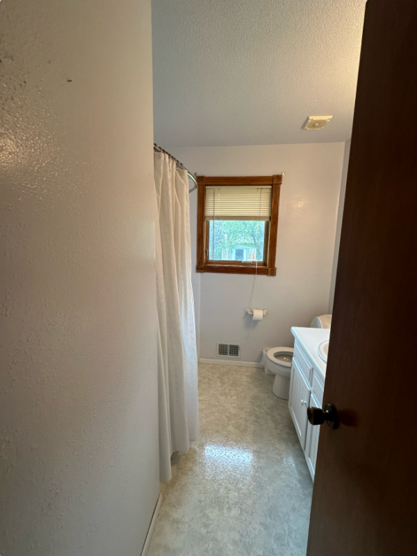 909 Crocker Ave S - Photo 7 of 17