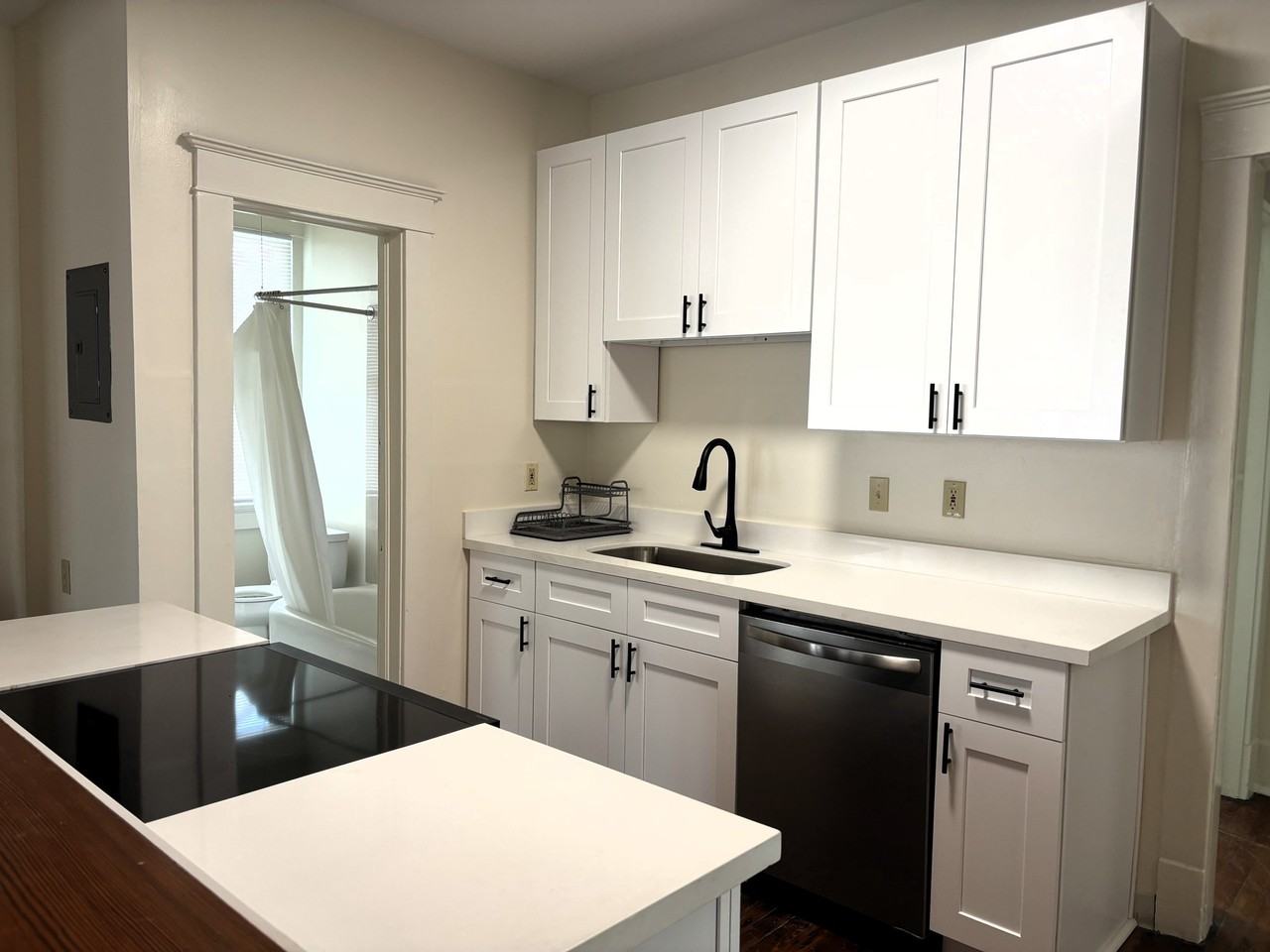 939 Broadway St - Photo 2 of 16