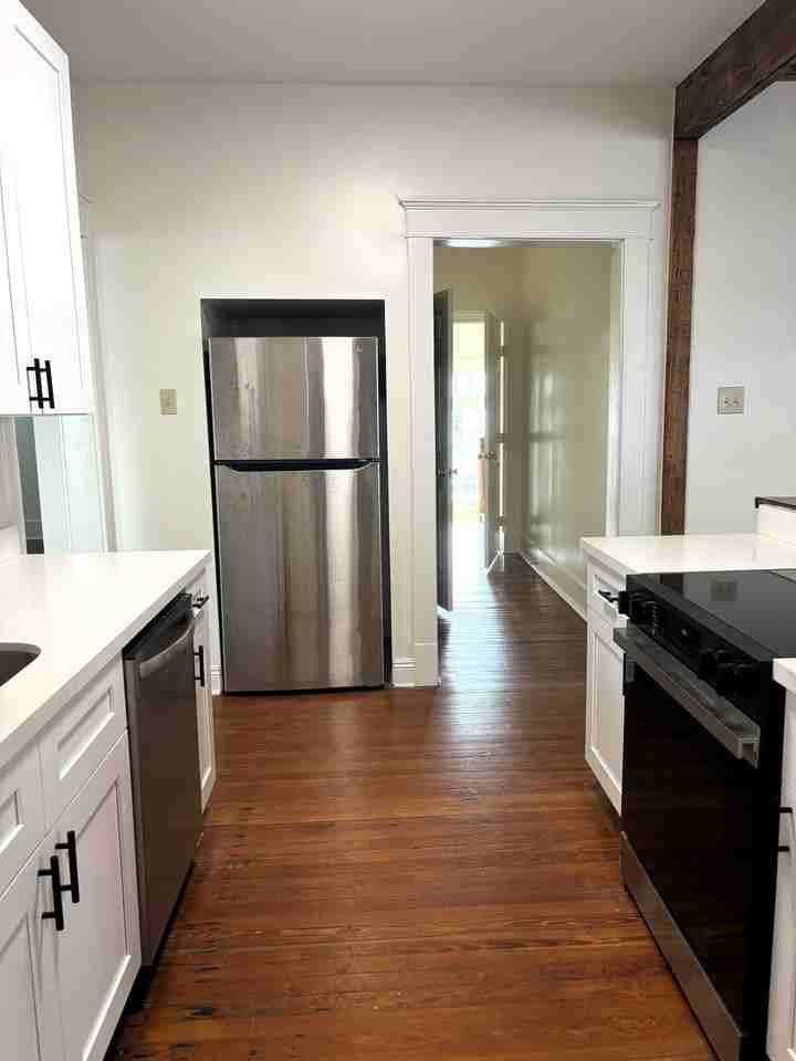 939 Broadway St - Photo 3 of 16