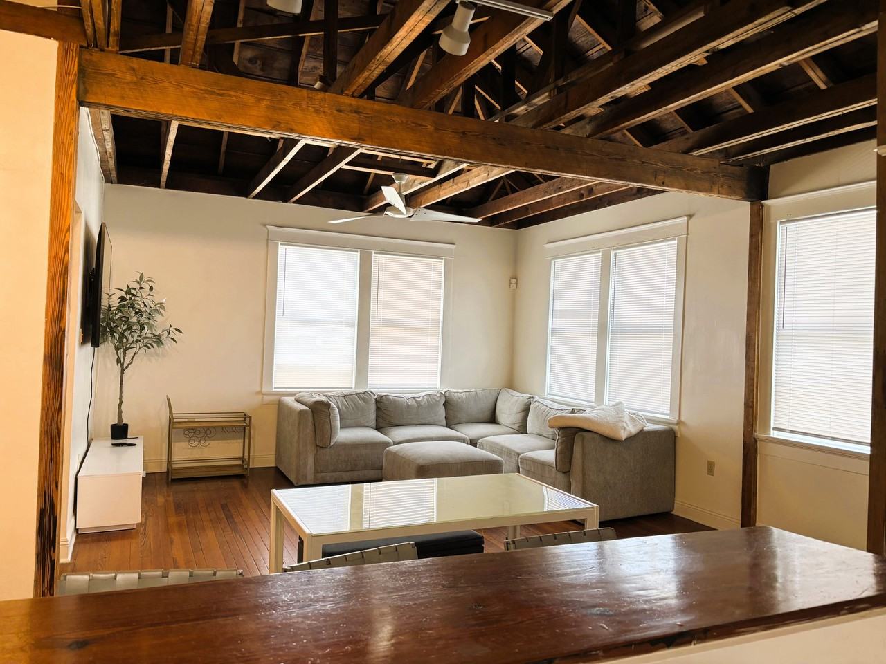 939 Broadway St - Photo 4 of 16