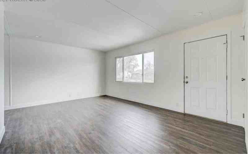 1924 S Hancock Ave - Photo 7 of 24