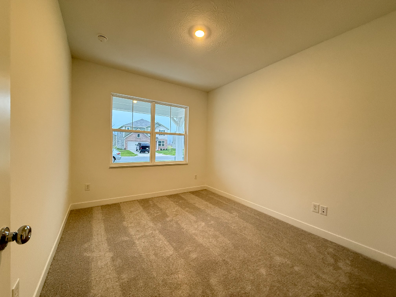 1134 Elmwood Ln - Photo 4 of 20