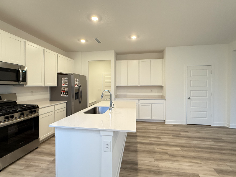 1134 Elmwood Ln - Photo 5 of 20