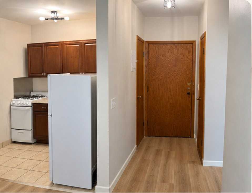 3308 Girard Ave S #101 - Photo 3 of 11