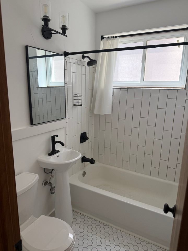3308 Girard Ave S #101 - Photo 6 of 11