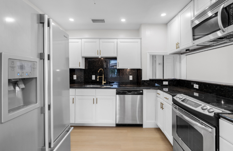 1320 N Andrews Ave - Photo 3 of 7