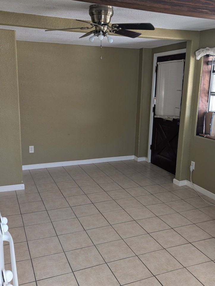 815 W 6th St - Photo 2 of 5