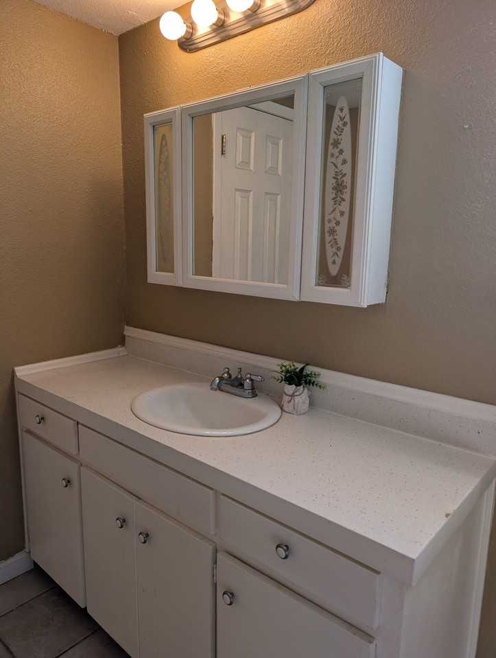 815 W 6th St - Photo 5 of 5